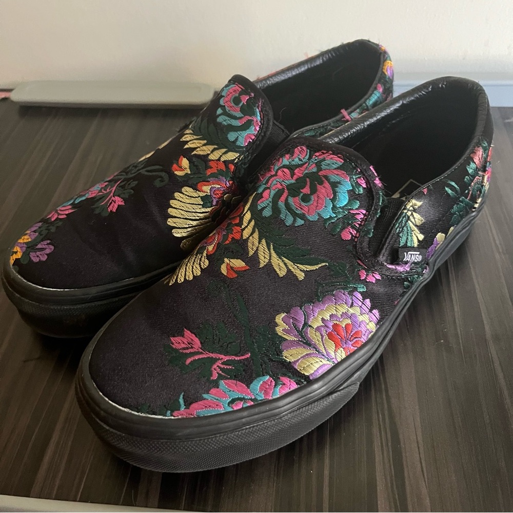 Vans Black Slip-On Sneakers with Multicolor Floral Embroidery